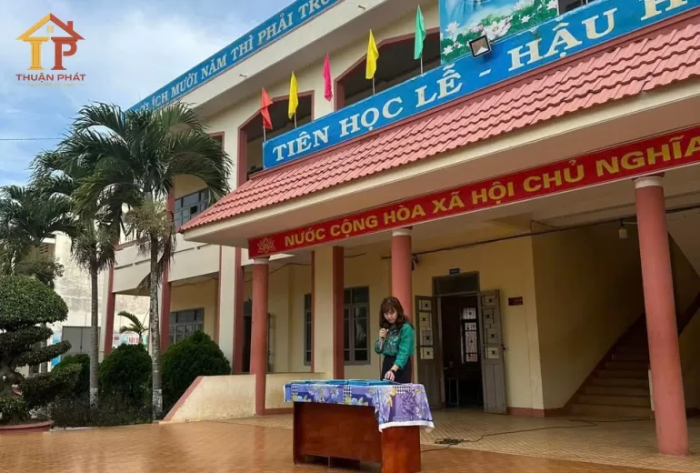 Sửa sơn dãy nhà phòng học trường THCS Hoà Đông xã Hoà Đông