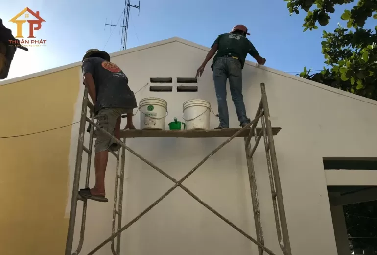 Sửa sơn lát gạch nền phòng BGH, thư viện trường TH Định núp xã Ea Yieng